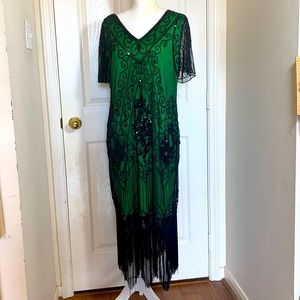 Roaring 20s green flapper dress with black lace and beading